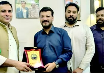 Students performing naats at Zikr-e-Mustafa Conference Surjani Town