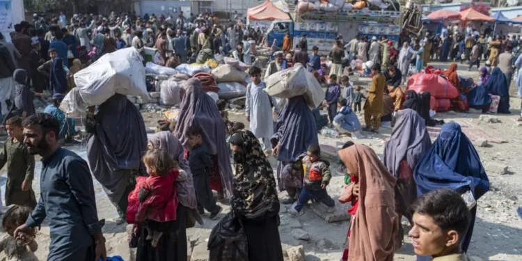 Thousands Gather at Chaman Border Ahead of Eid